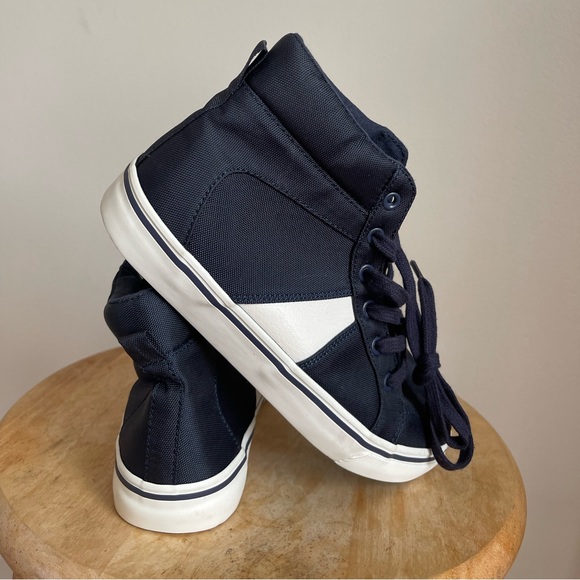 New without Tag boys sneakers size 4 - Picture 1 of 6